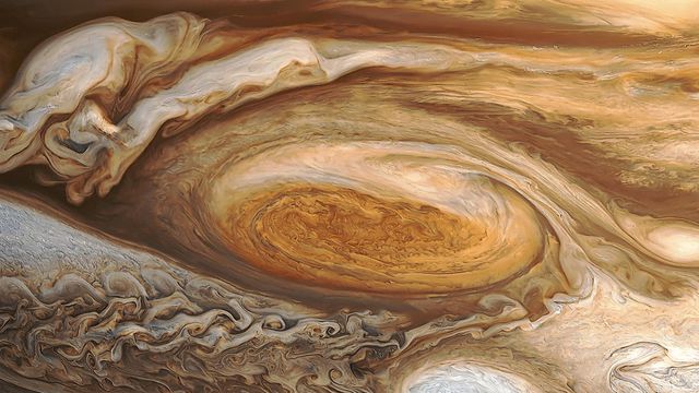 Un espejo de lava vítrea en el corazón de Júpiter